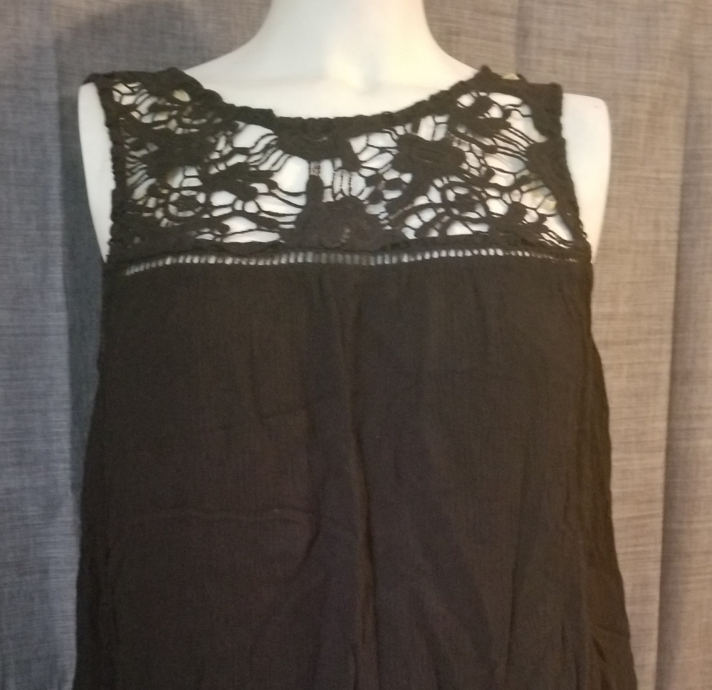 Ladies Embroidered Yoke Tank Top Size Small